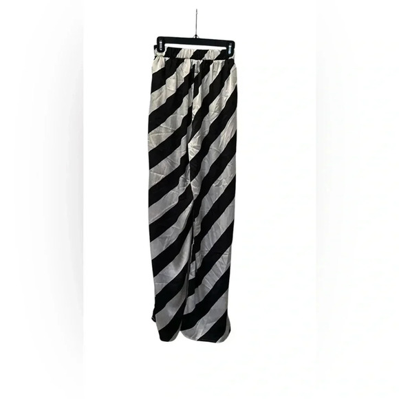 Boohoo Wide Leg White/Black Striped Silky Trousers, size US 10. - Picture 6 of 7